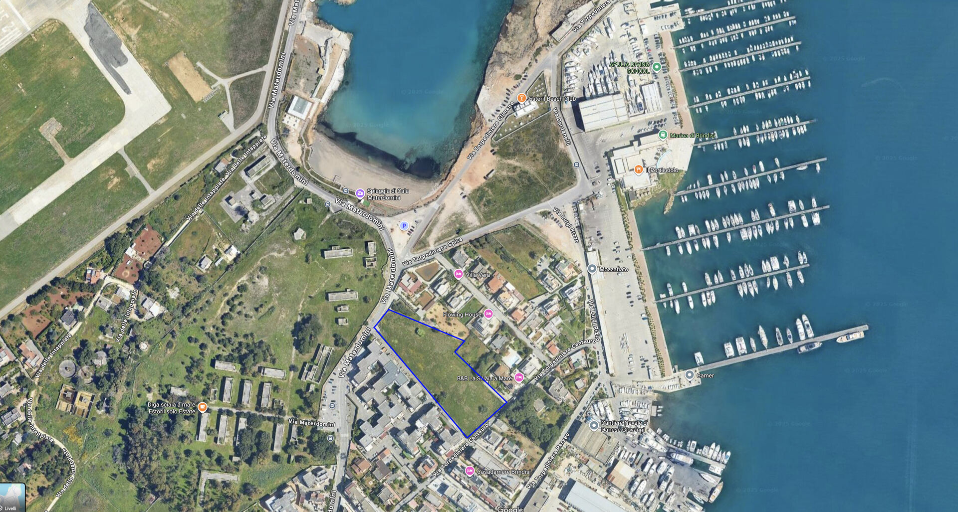 Vista aerea della costa di Materdomini a Brindisi con il lotto del complesso residenziale